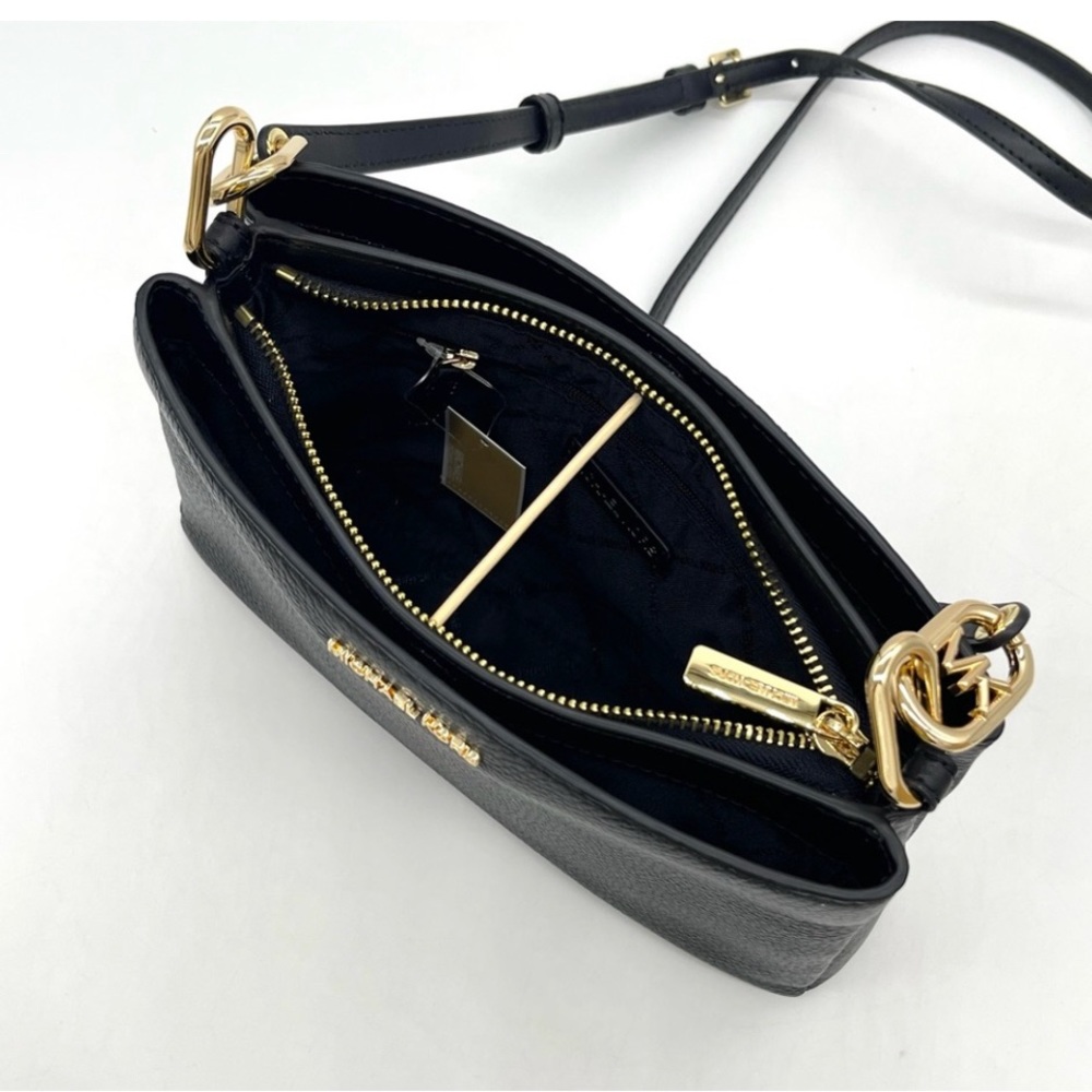 Nwt Michael Kors black gold leather Trisha medium crossbody 3 compartment zip - Picture 3 of 11